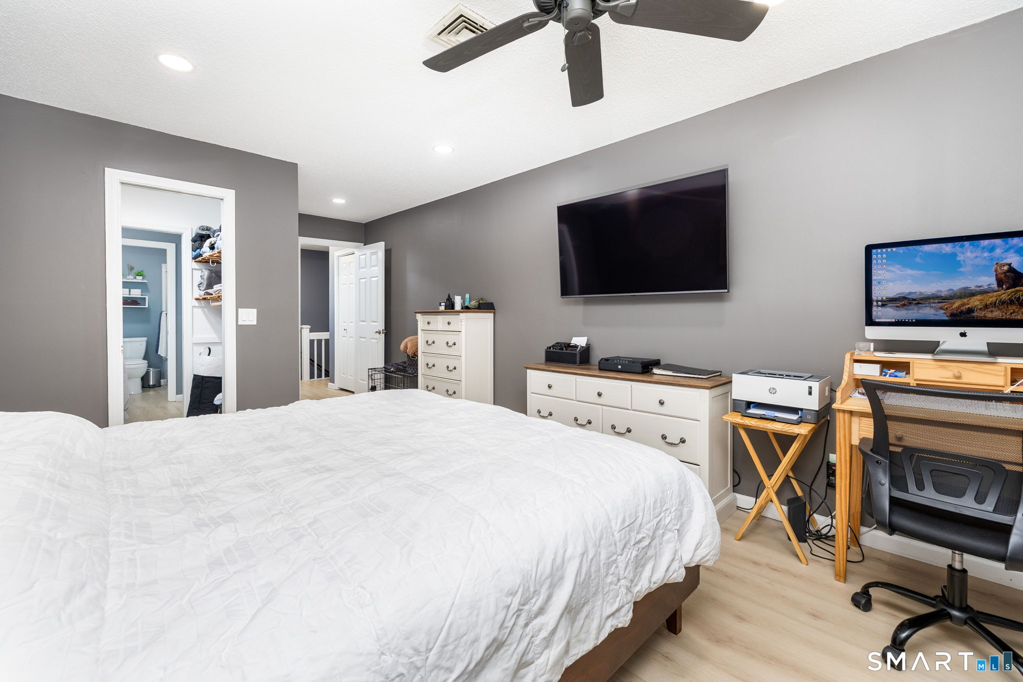 27 Folkstone Road APT C