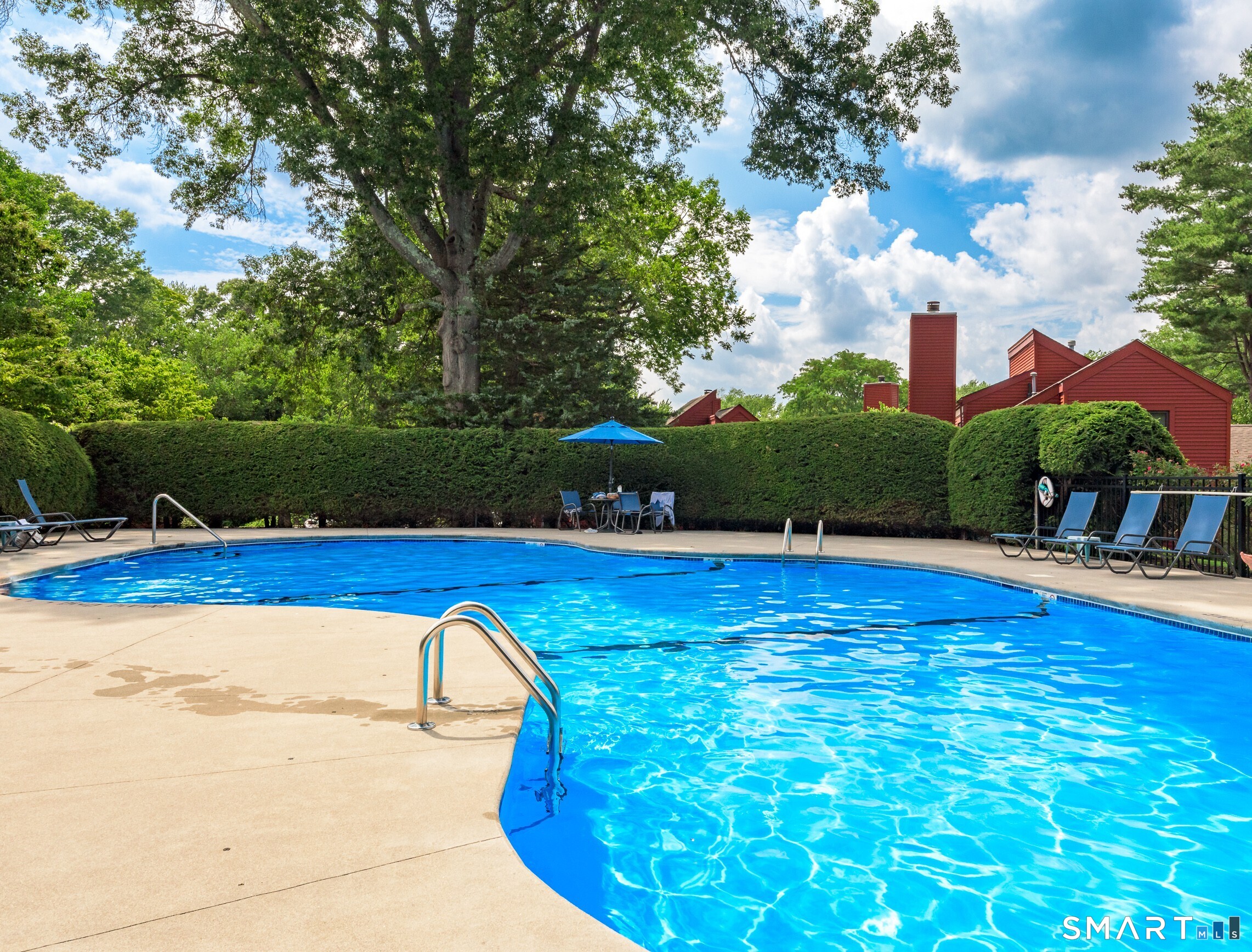 15 Hollister Way North Unit: 15