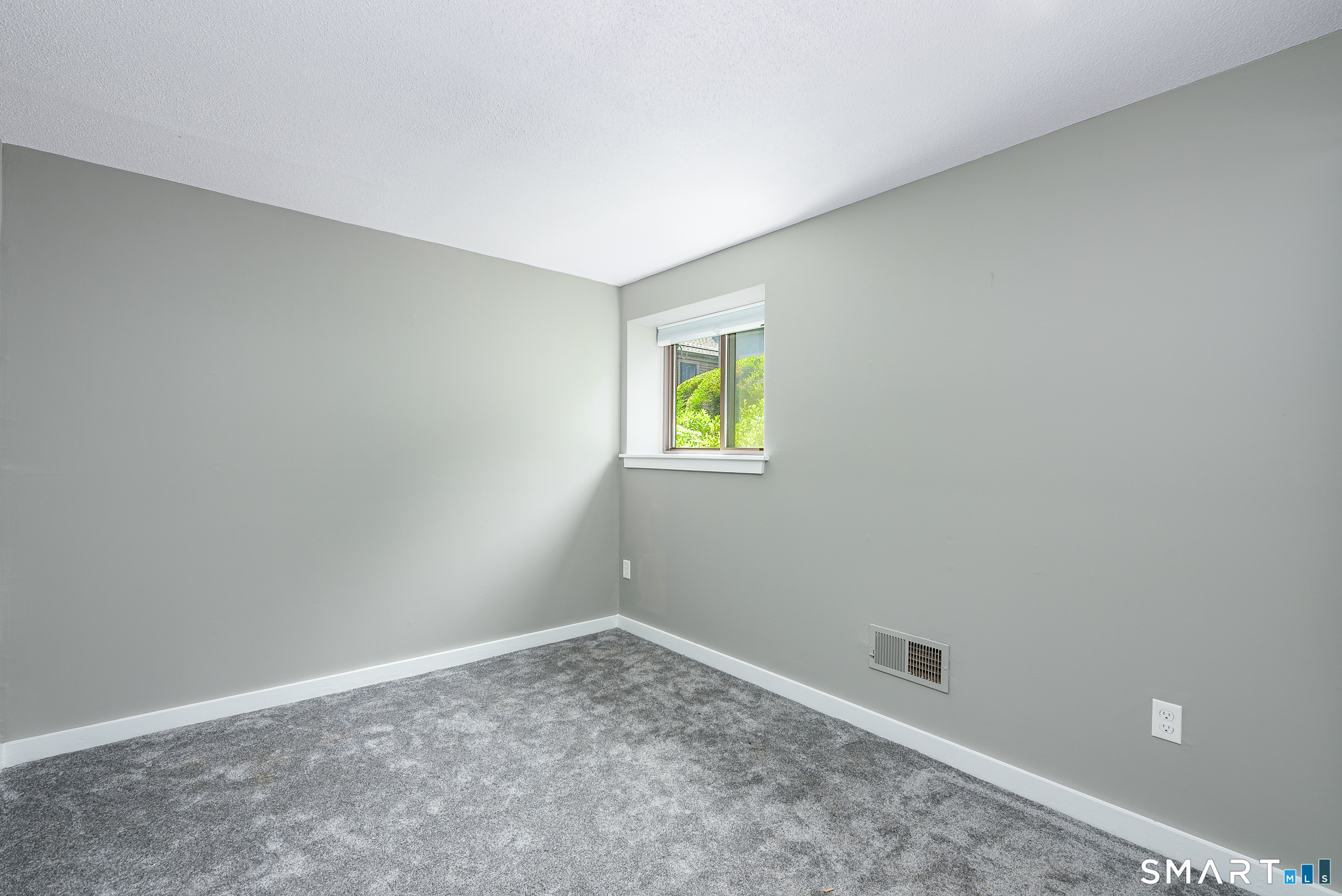 15 Hollister Way North Unit: 15