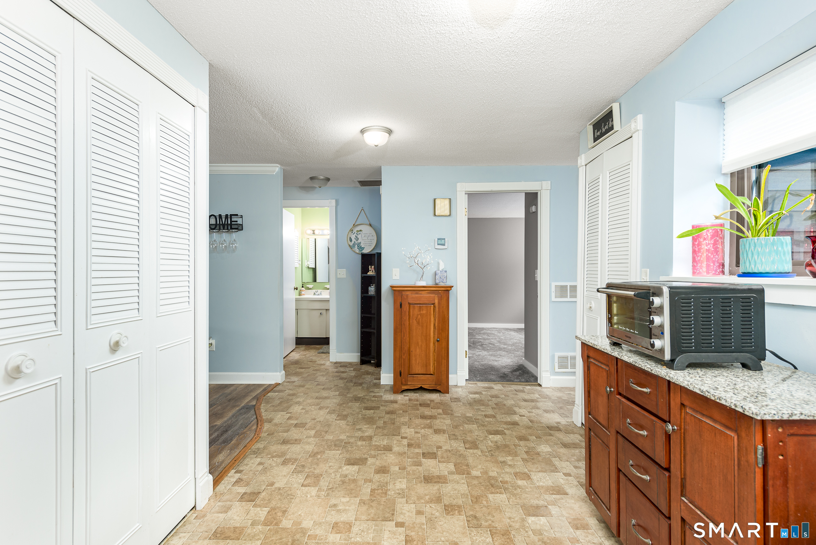 15 Hollister Way North Unit: 15