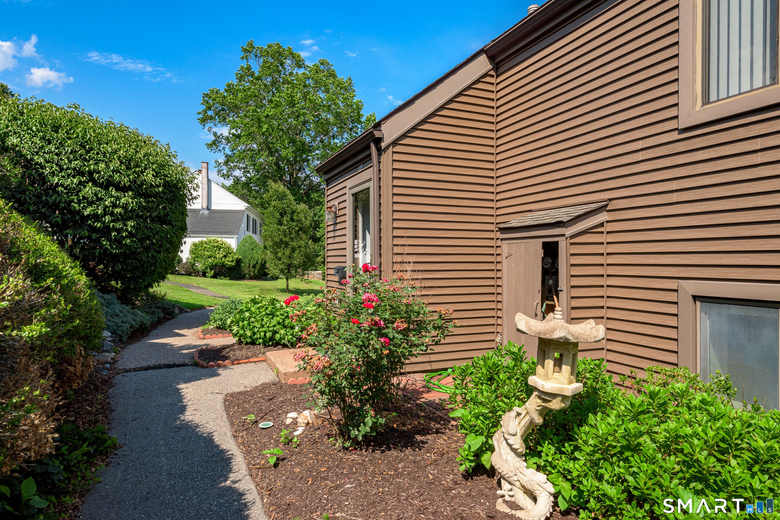 15 Hollister Way North Unit: 15