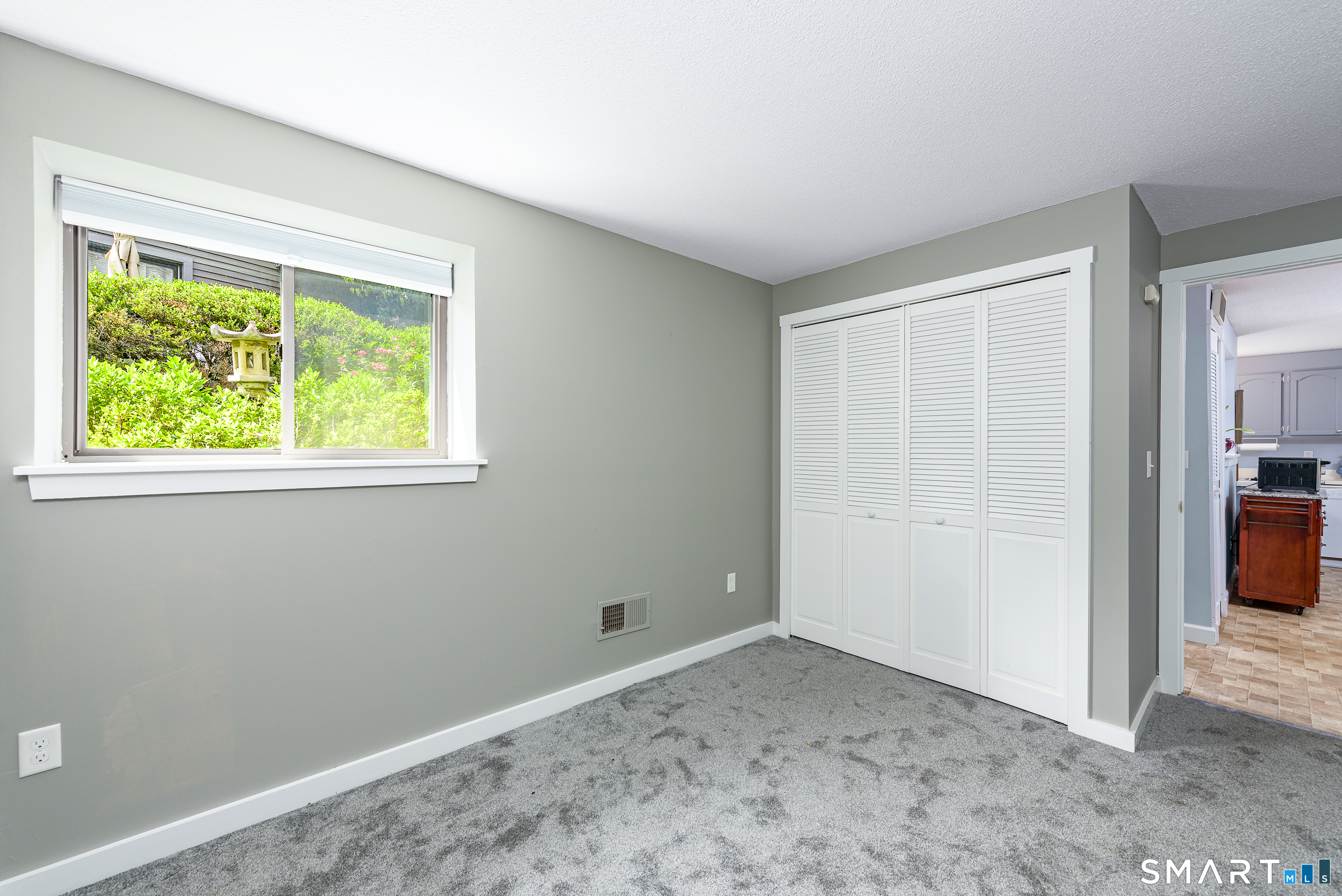 15 Hollister Way North Unit: 15