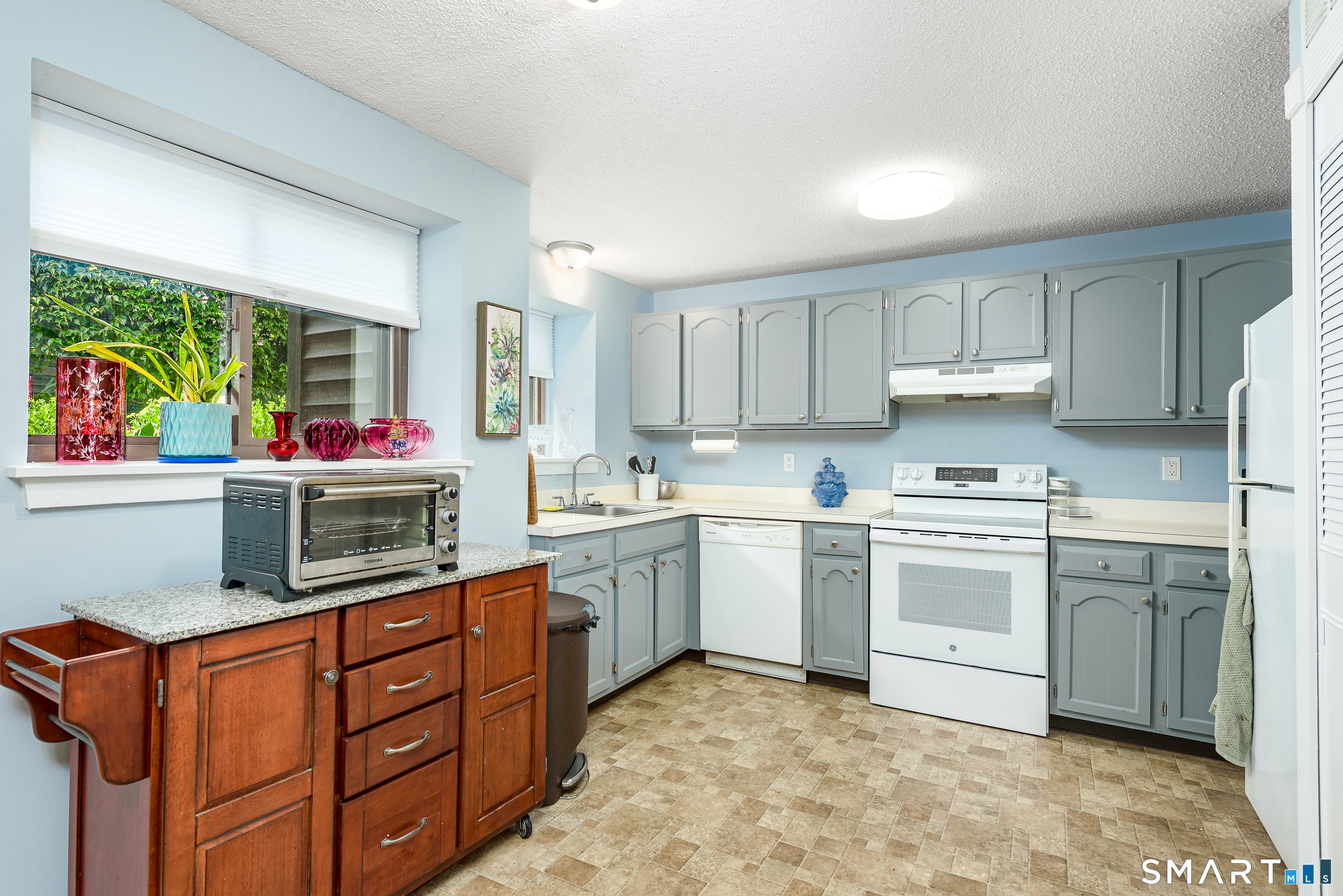 15 Hollister Way North Unit: 15
