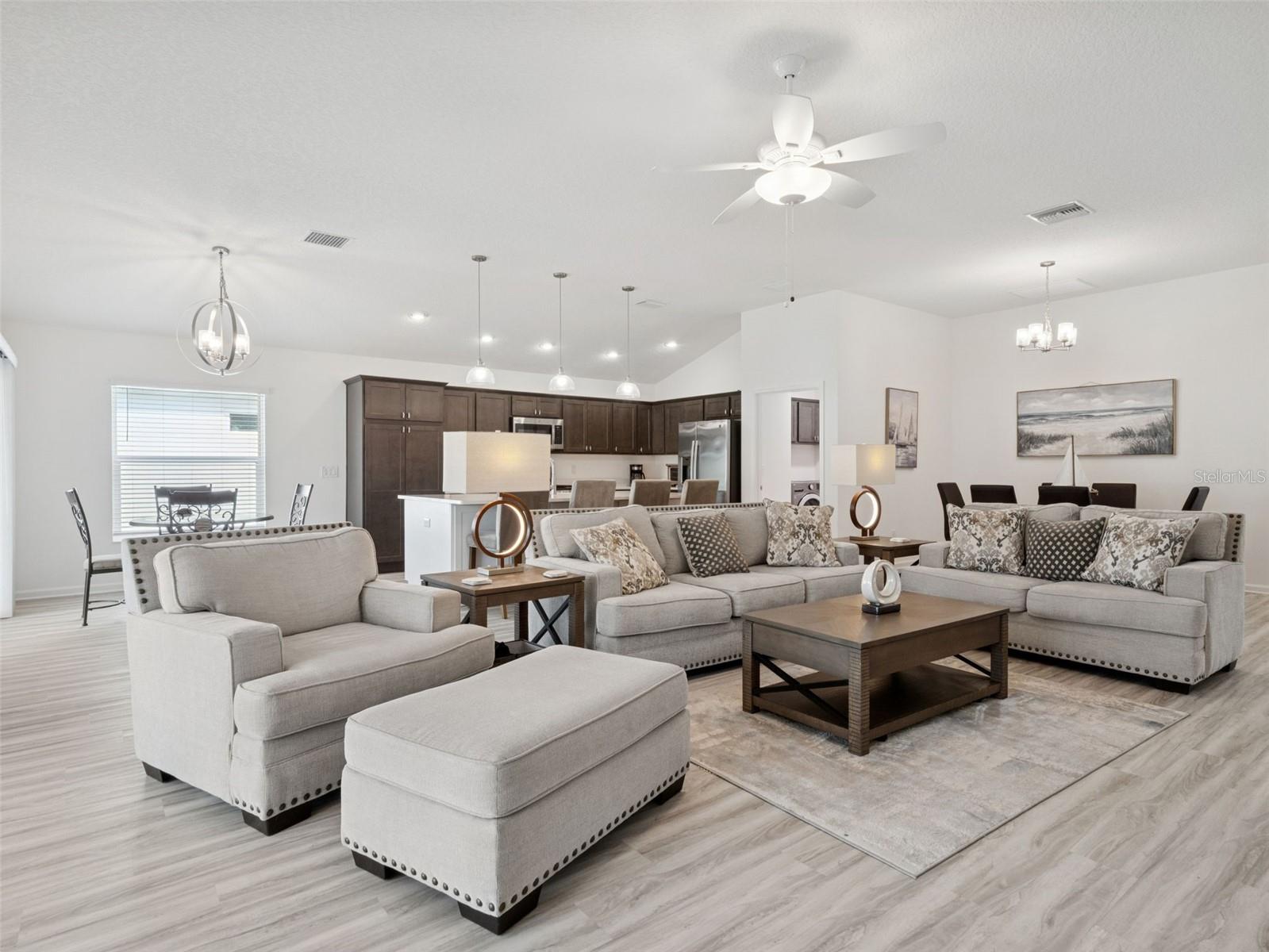 7492 FAR HILLS LOOP