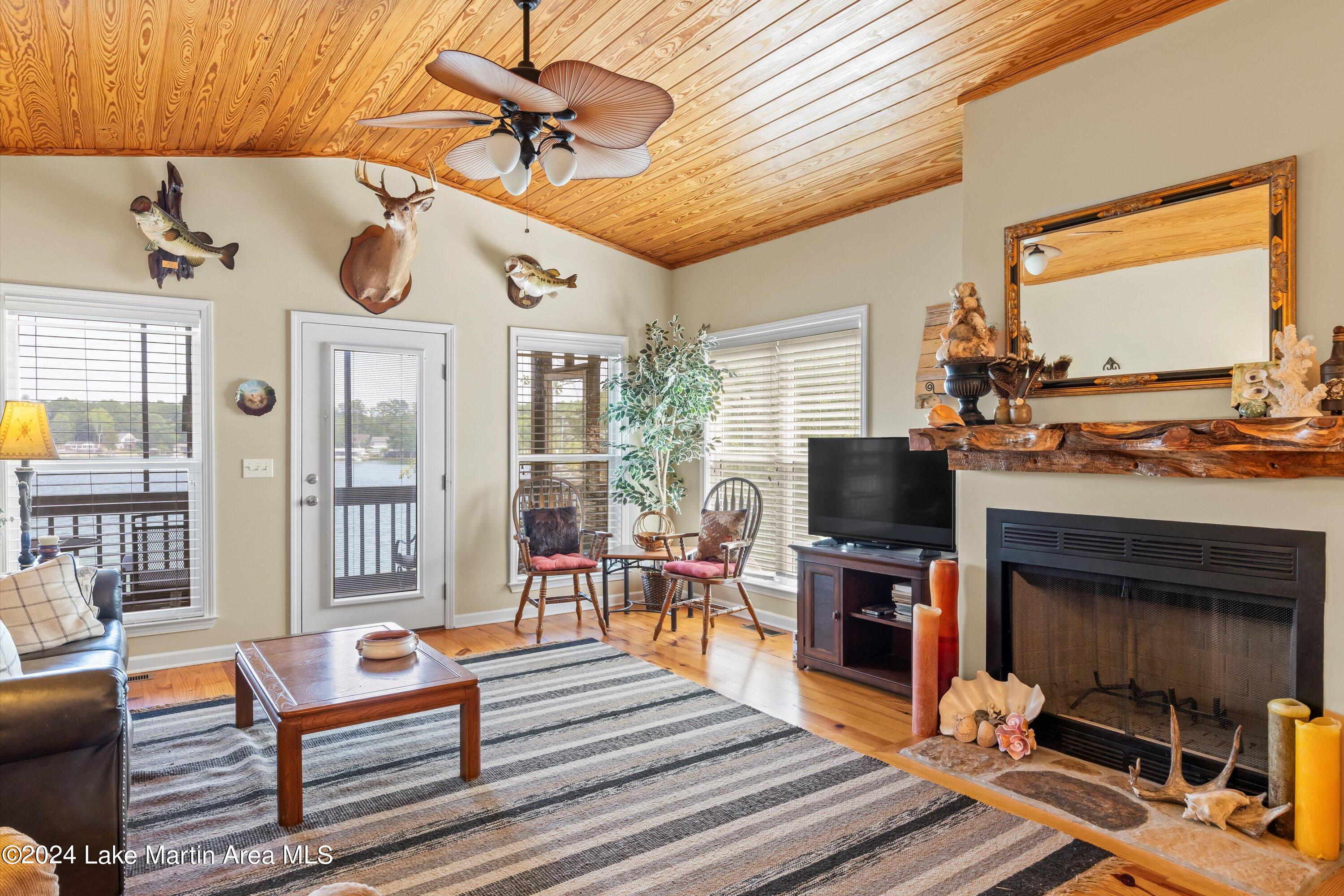 282 Holley Cir