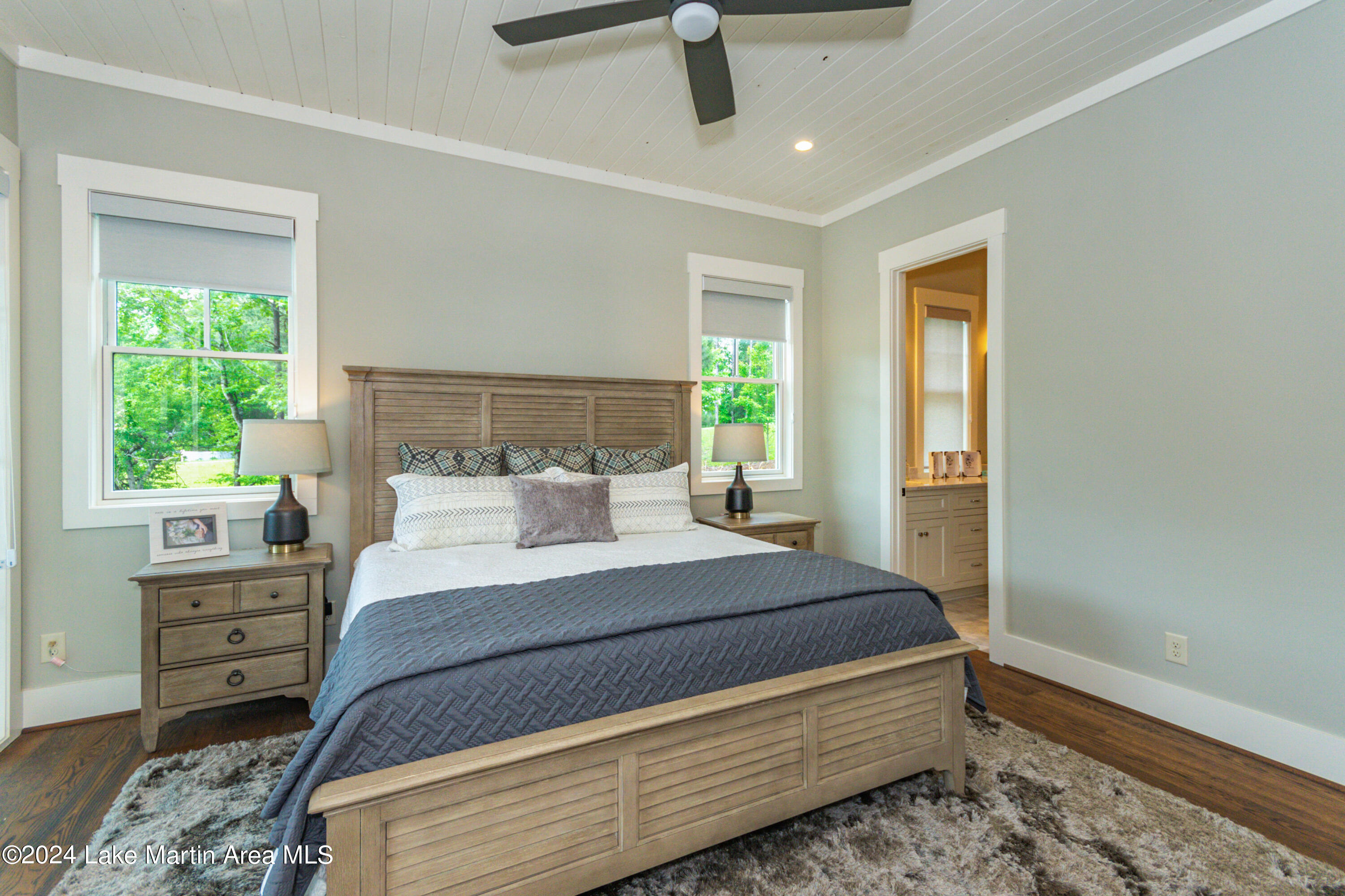 975 North Ridge