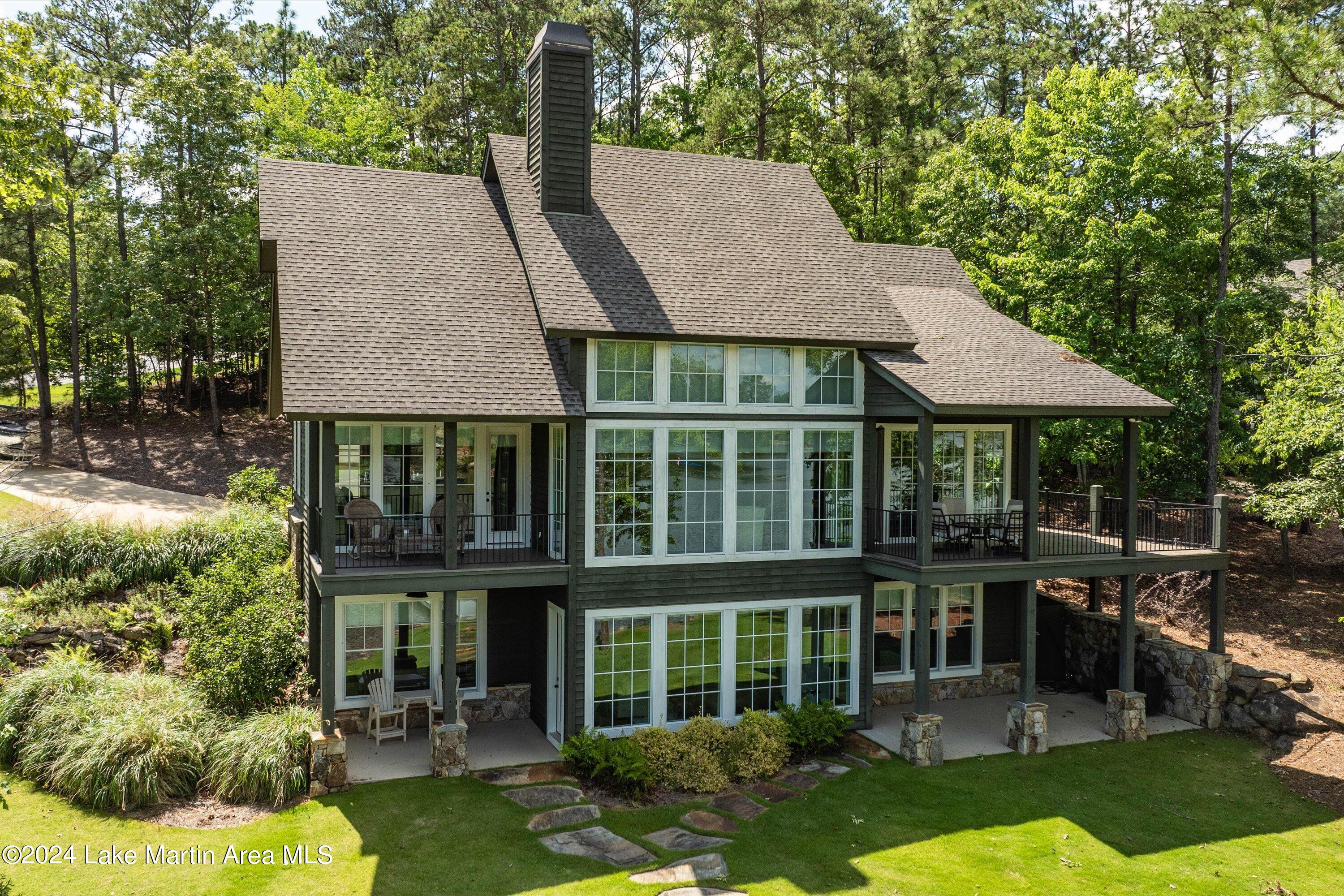 975 North Ridge