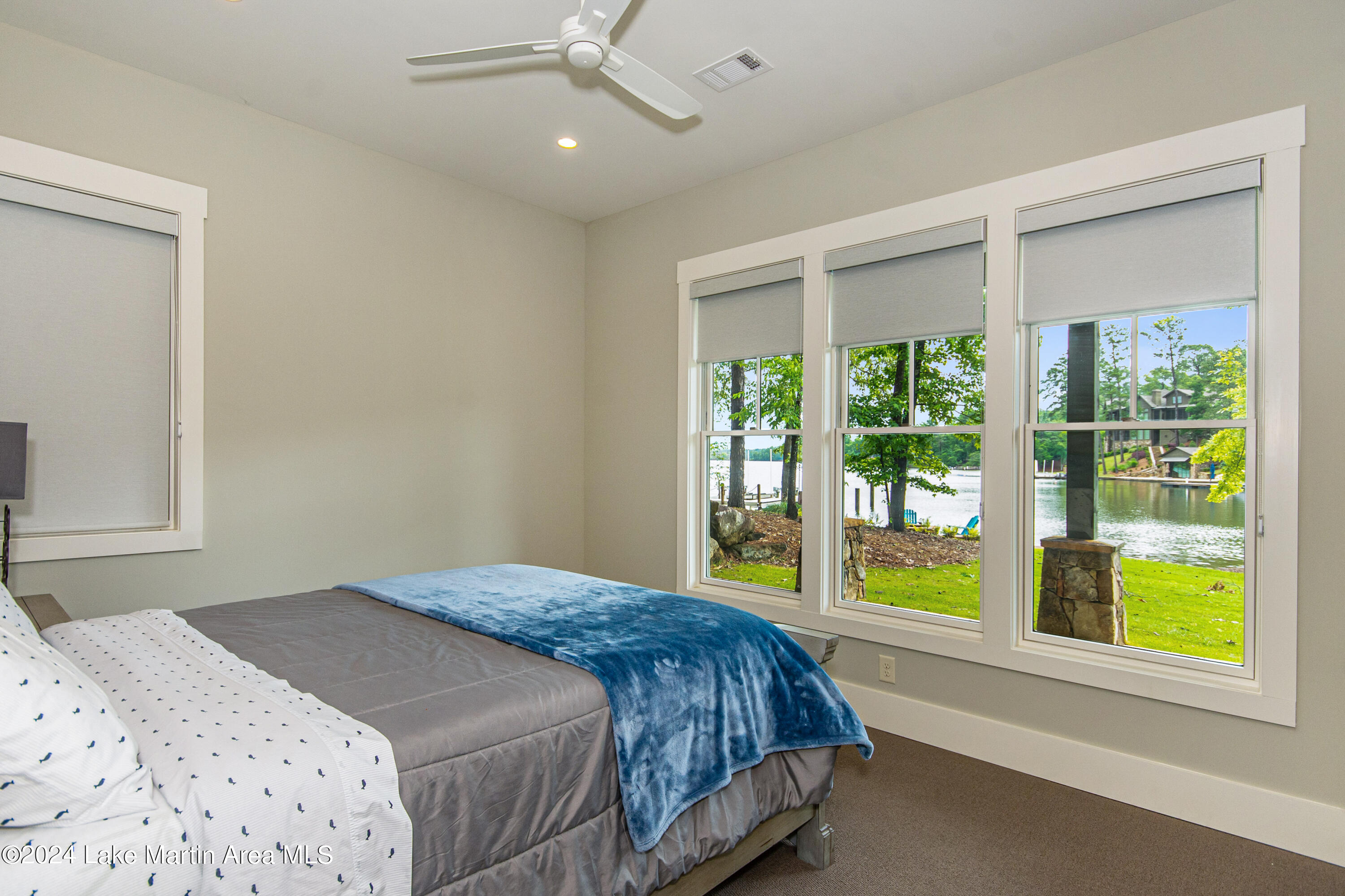 975 North Ridge