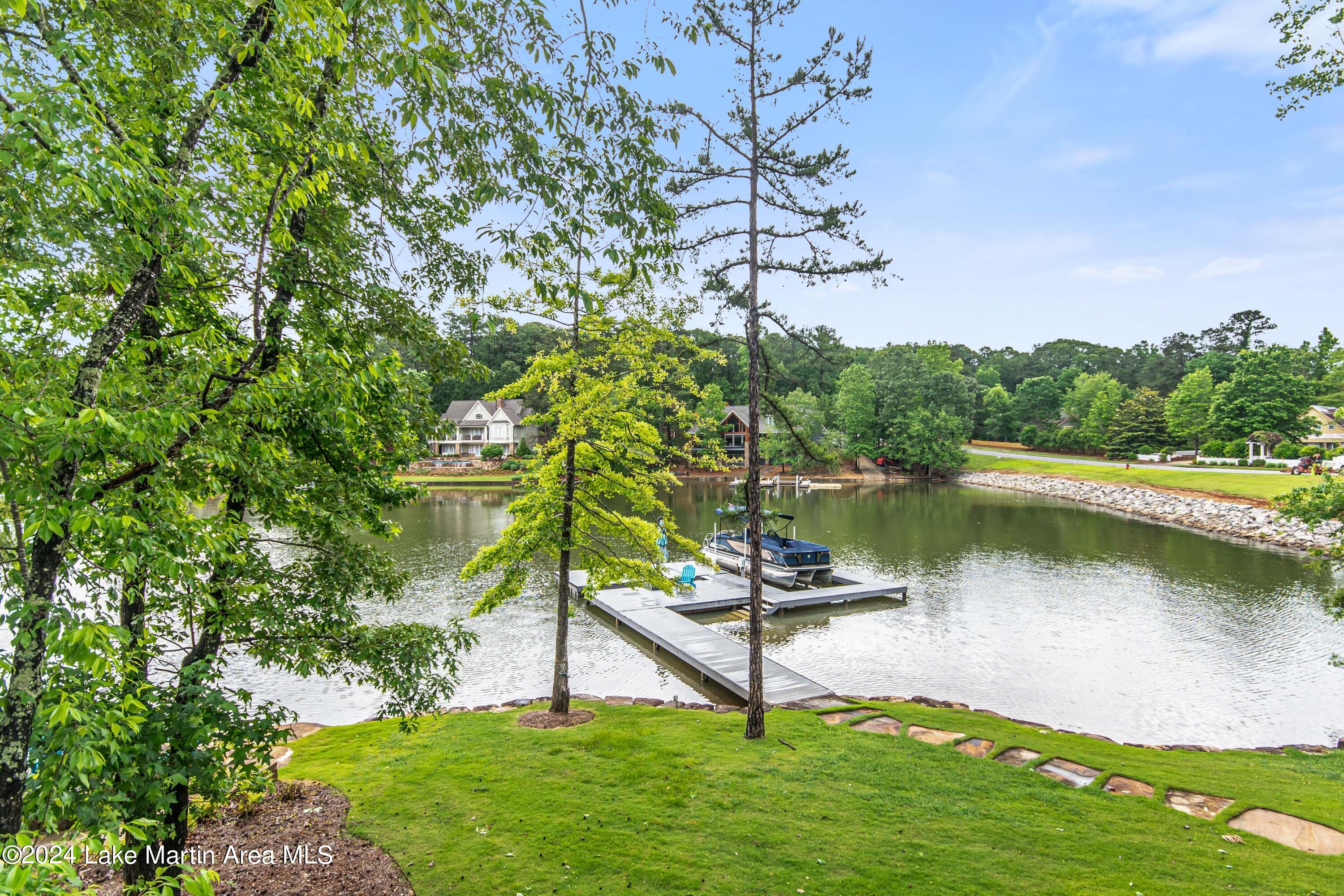 975 North Ridge