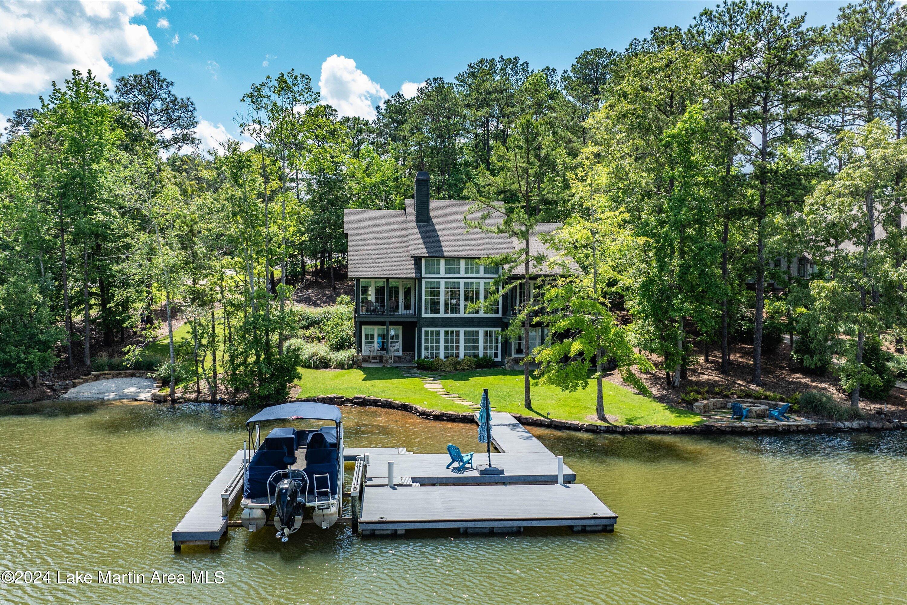 975 North Ridge