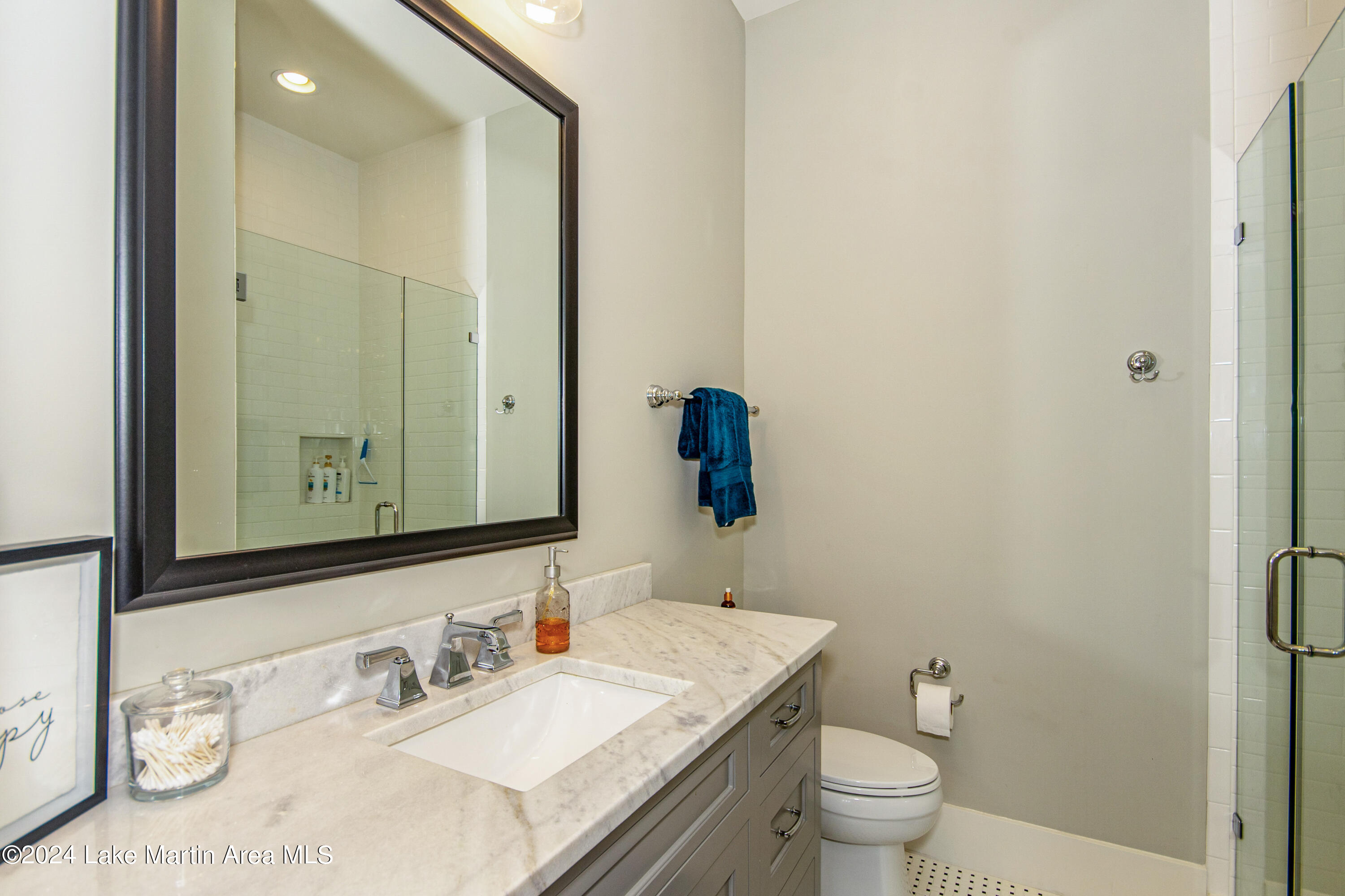 975 North Ridge