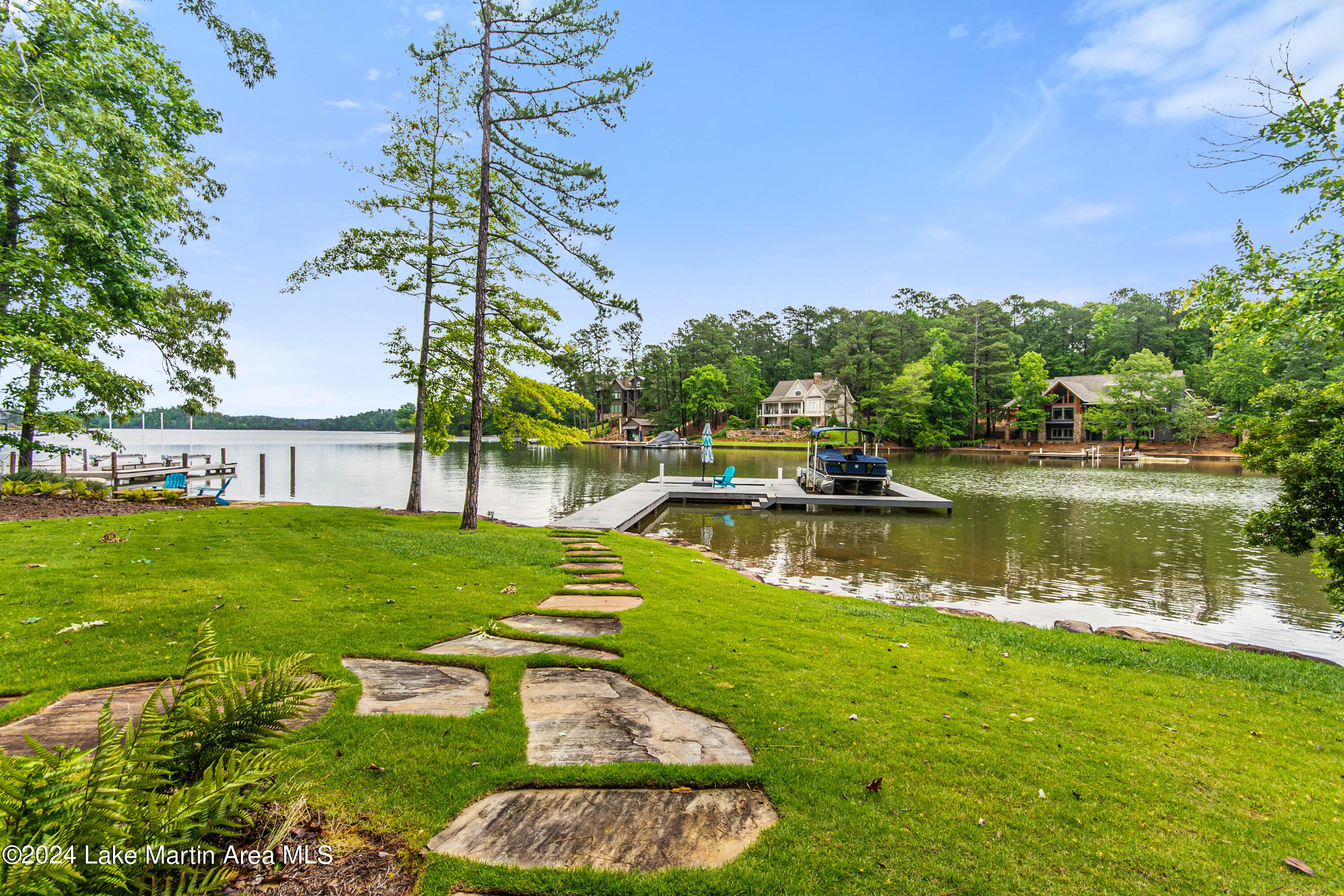 975 North Ridge