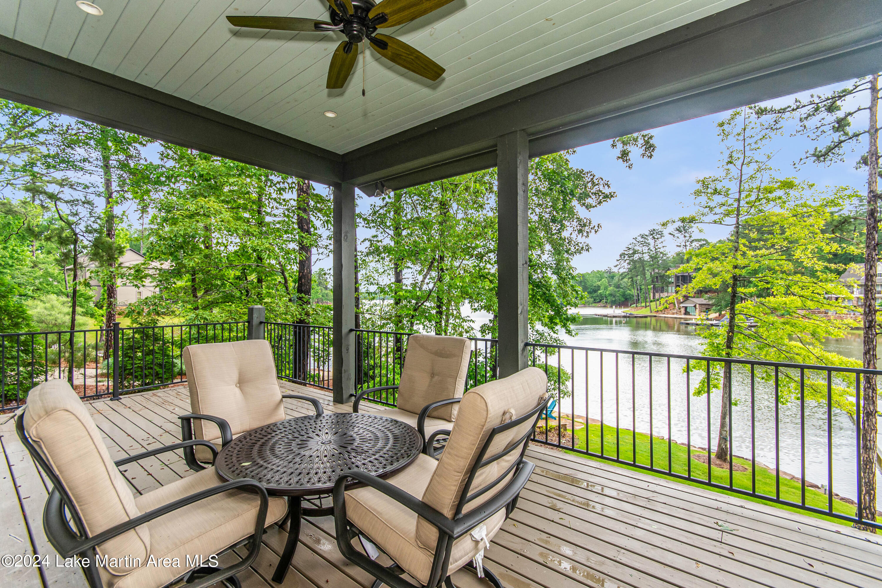 975 North Ridge