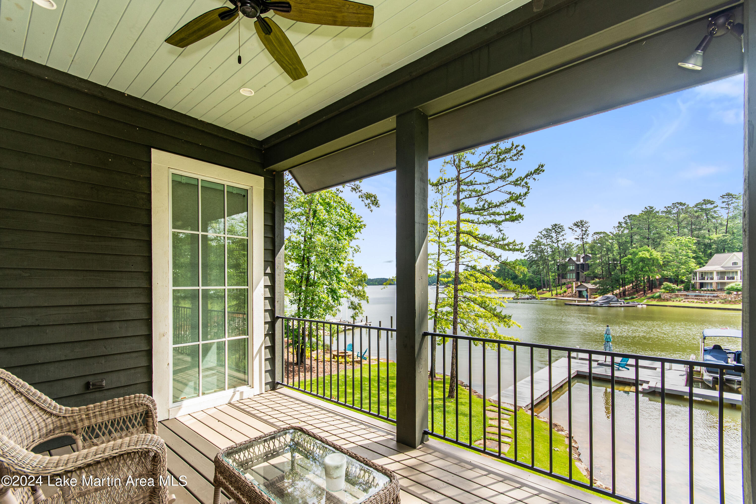 975 North Ridge