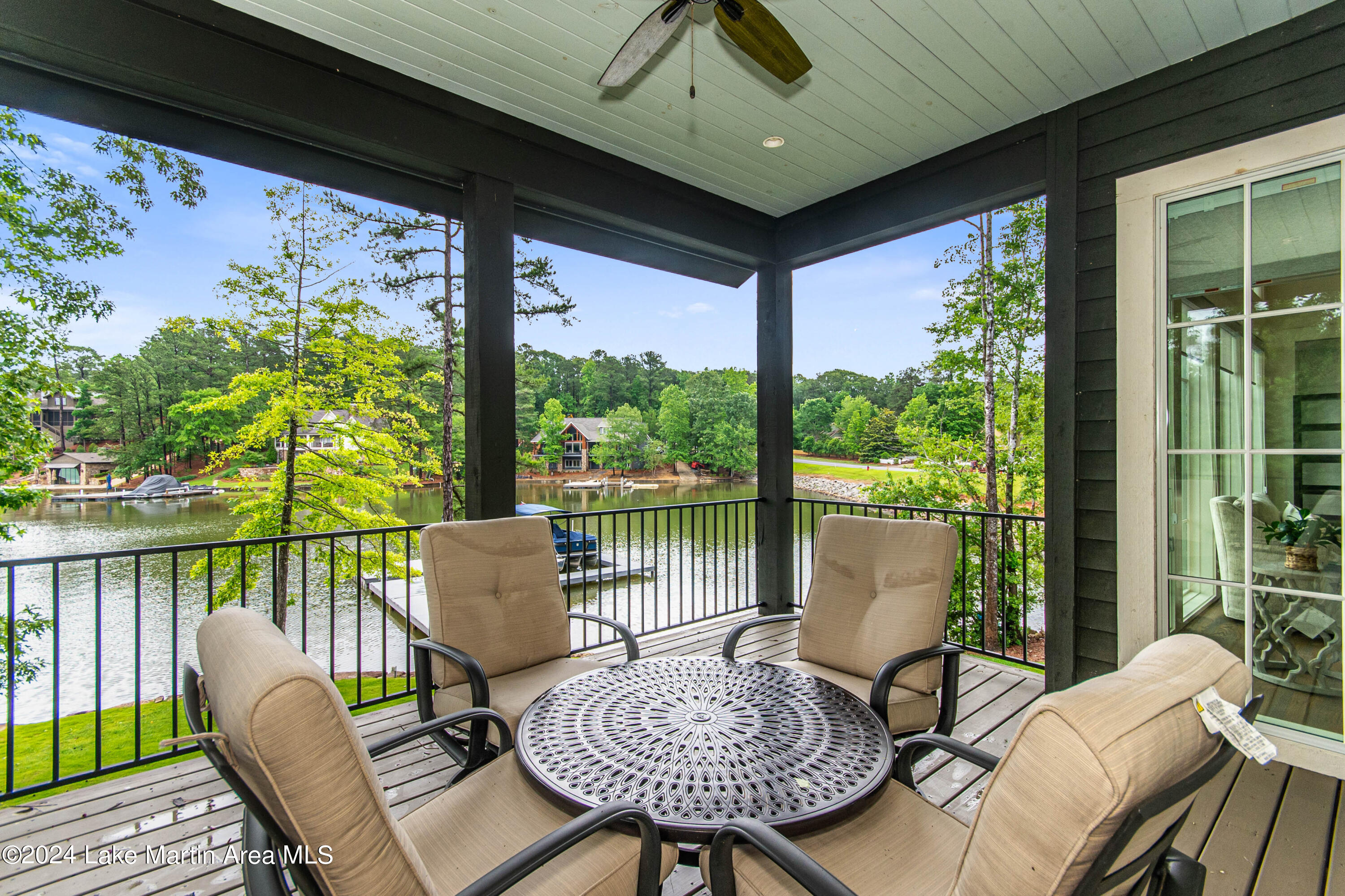 975 North Ridge