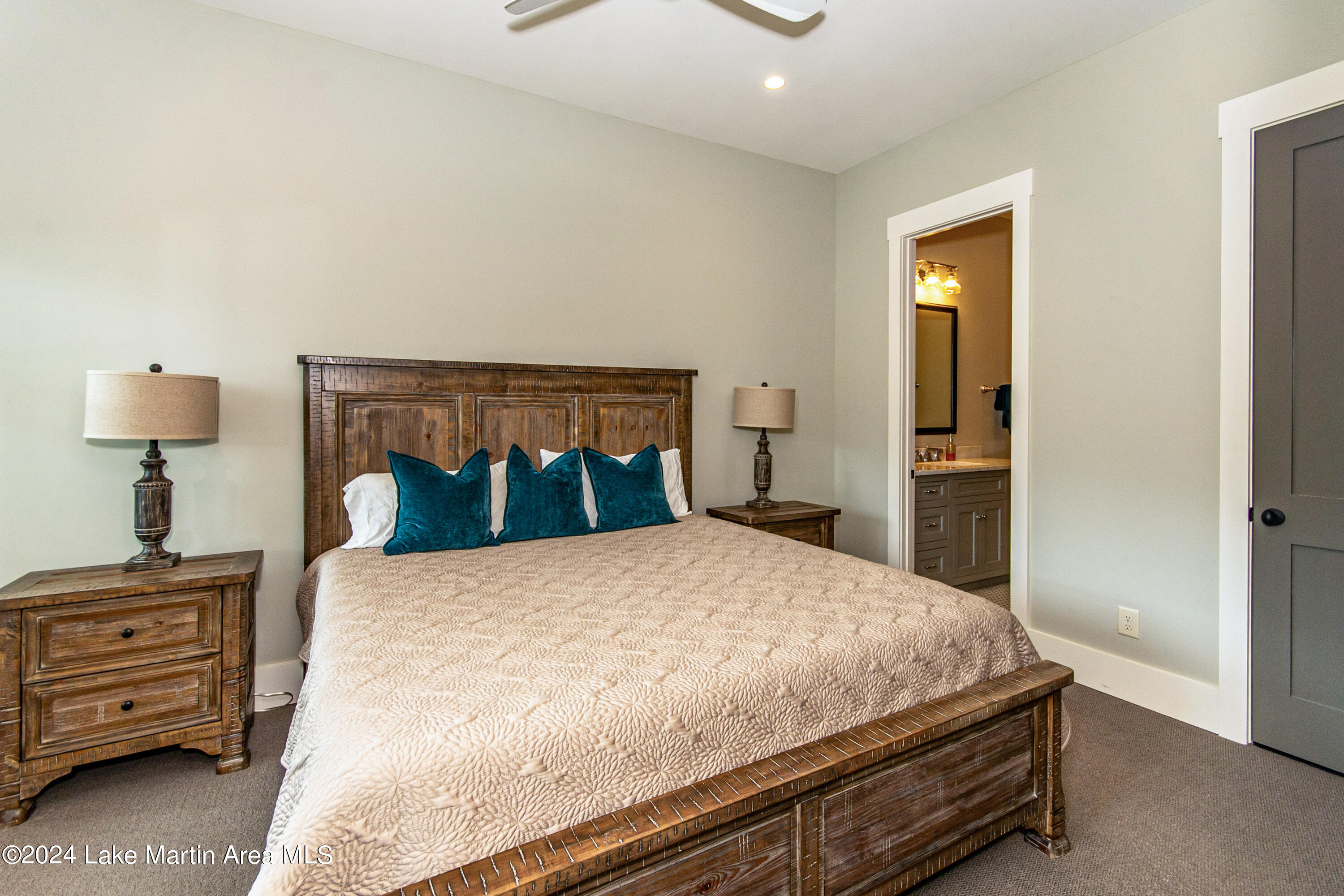 975 North Ridge