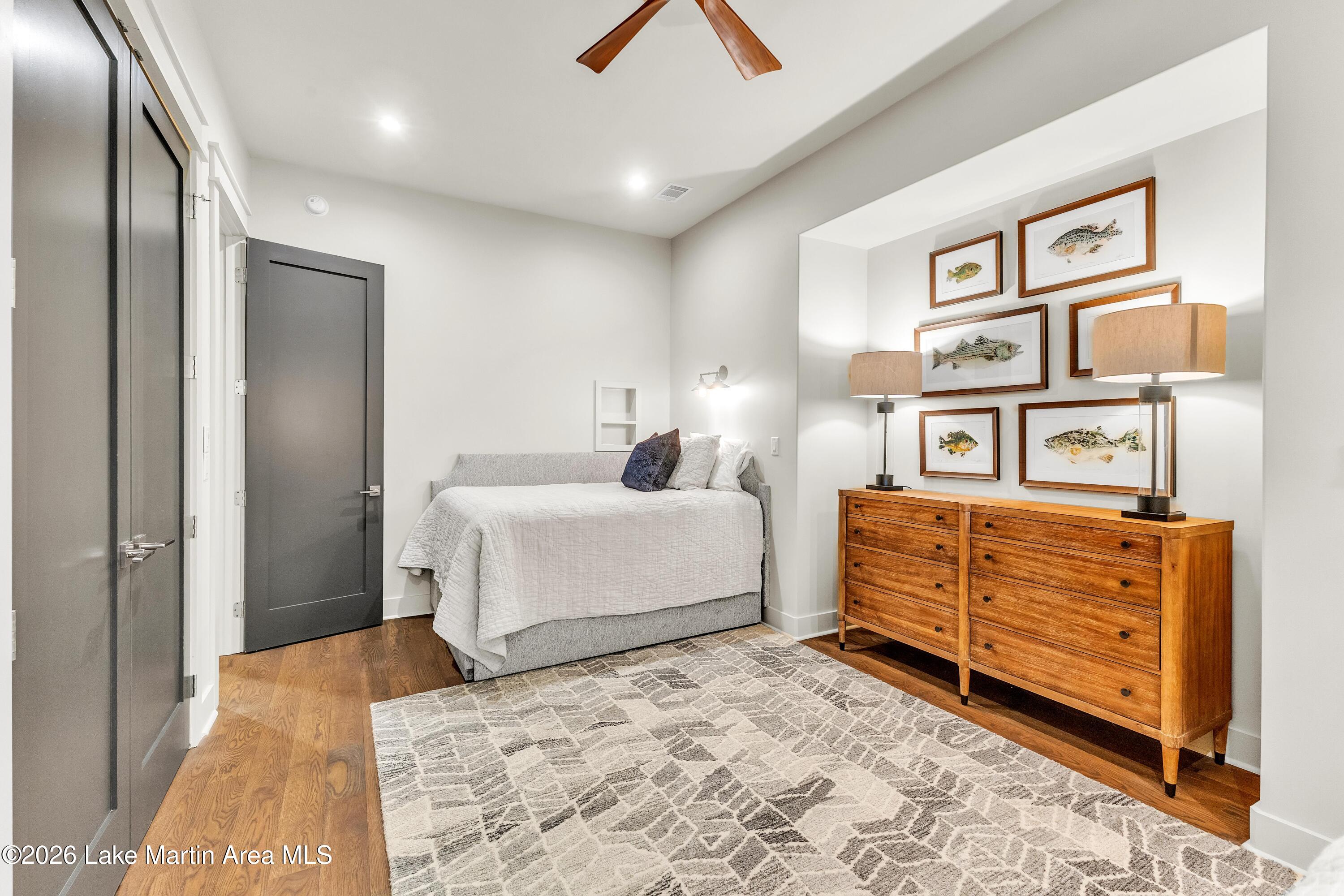 160 Dawson Pt