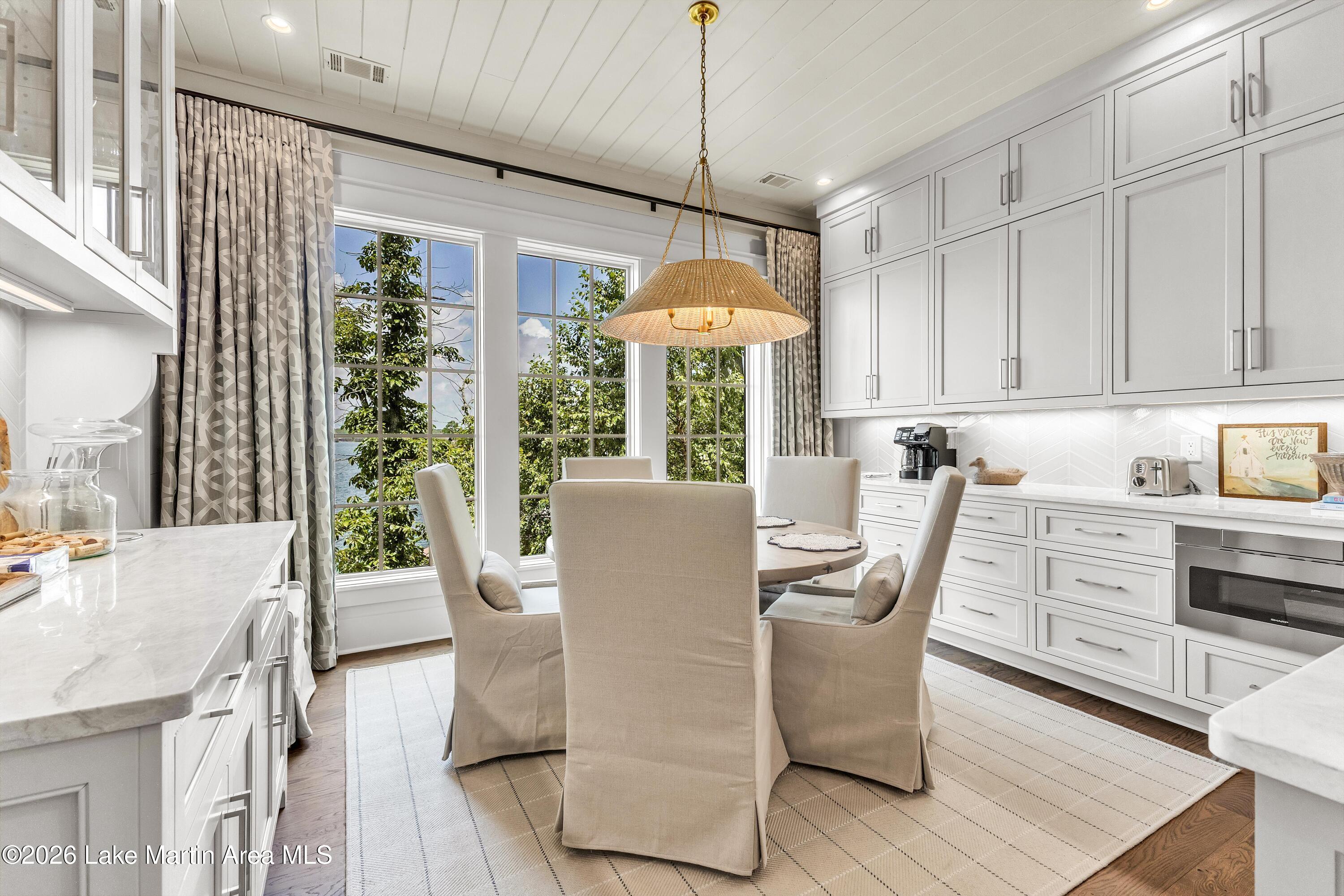 160 Dawson Pt