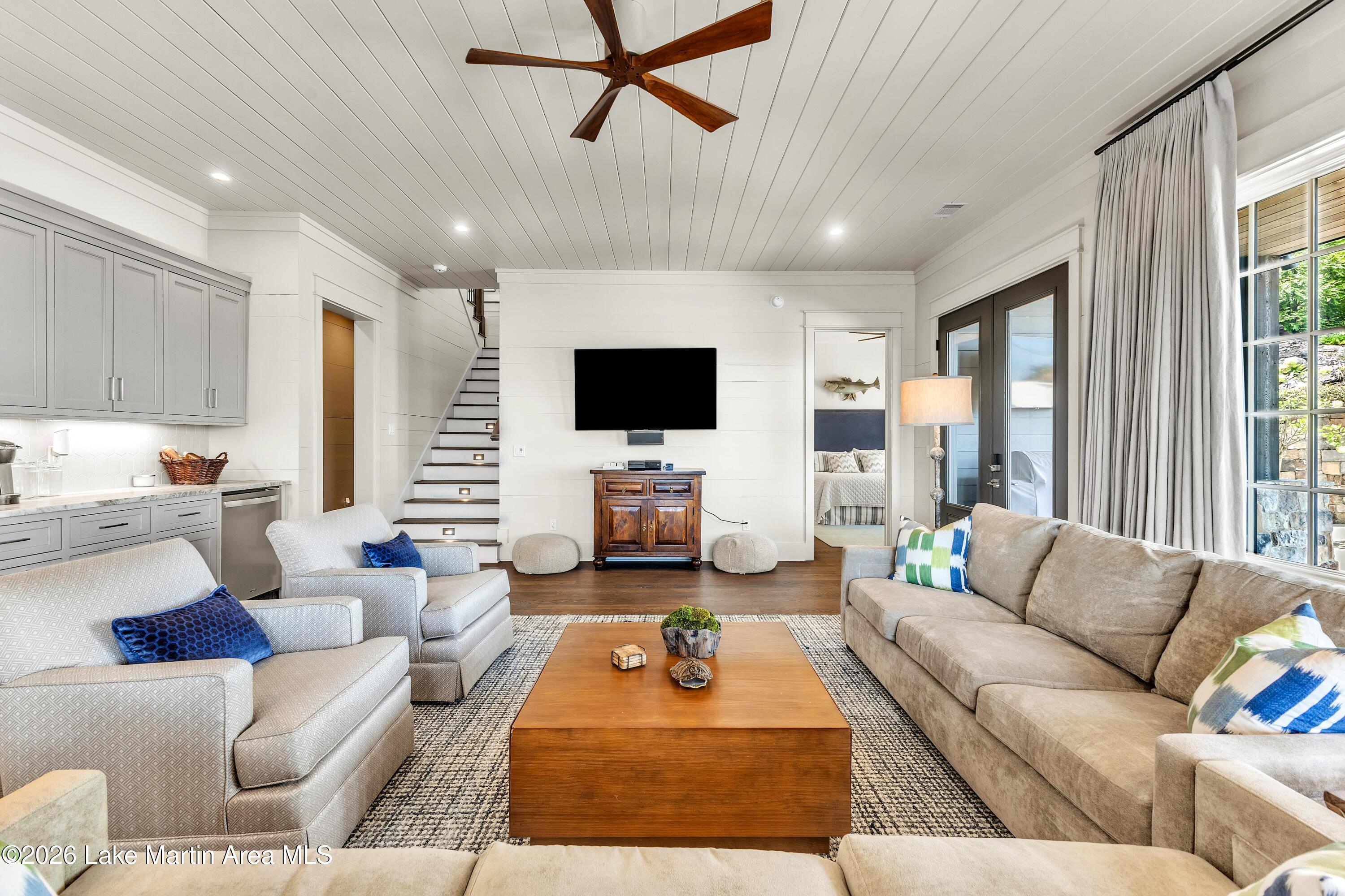 160 Dawson Pt