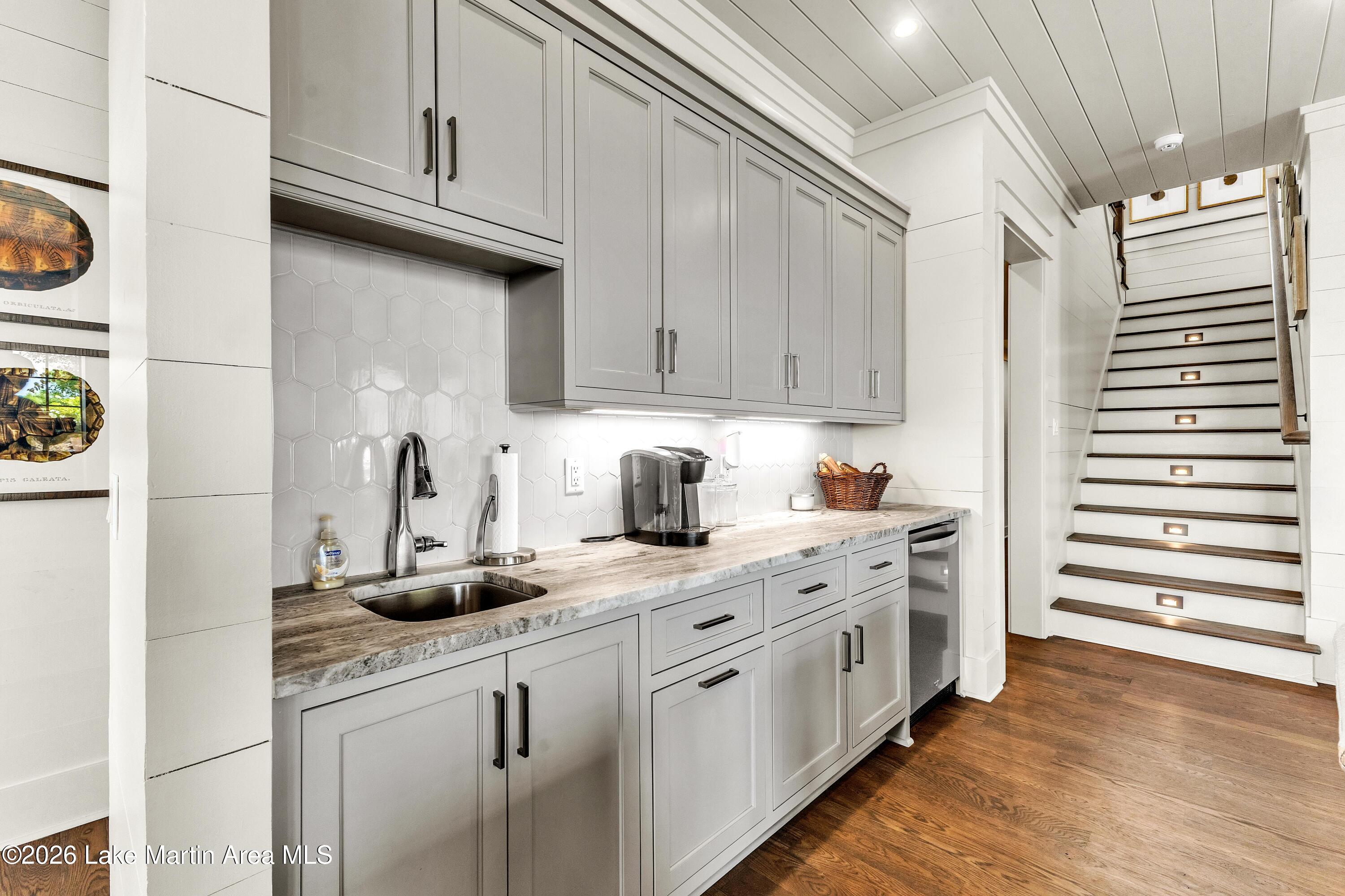160 Dawson Pt