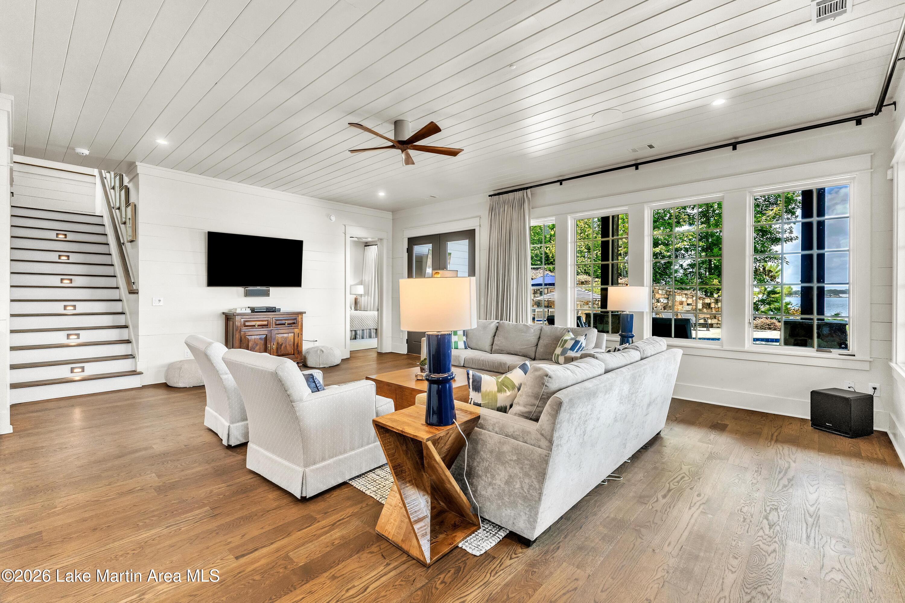 160 Dawson Pt