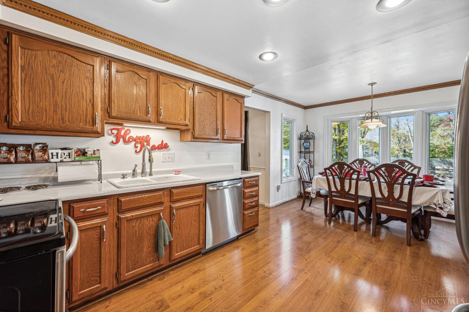 3737 Chestnut Way