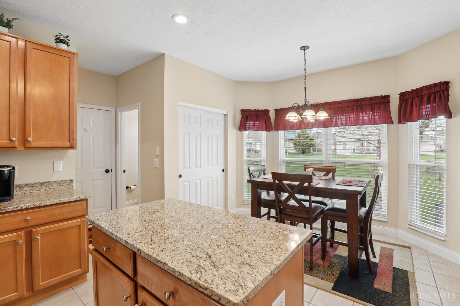 6066 Glen View