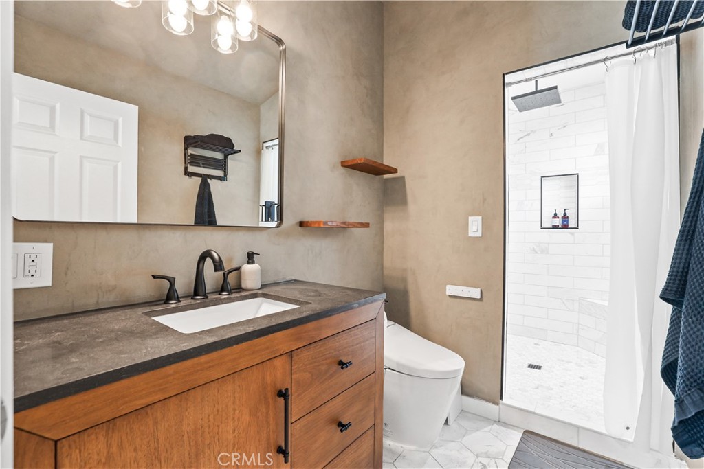 8462 Hillhead Drive