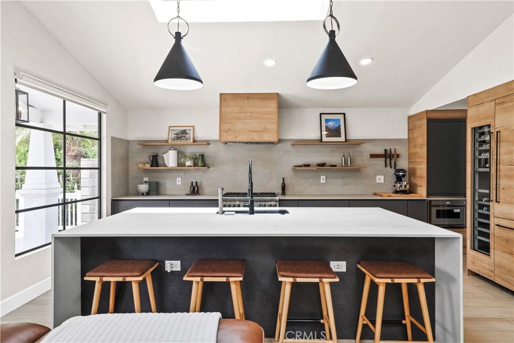 8462 Hillhead Drive