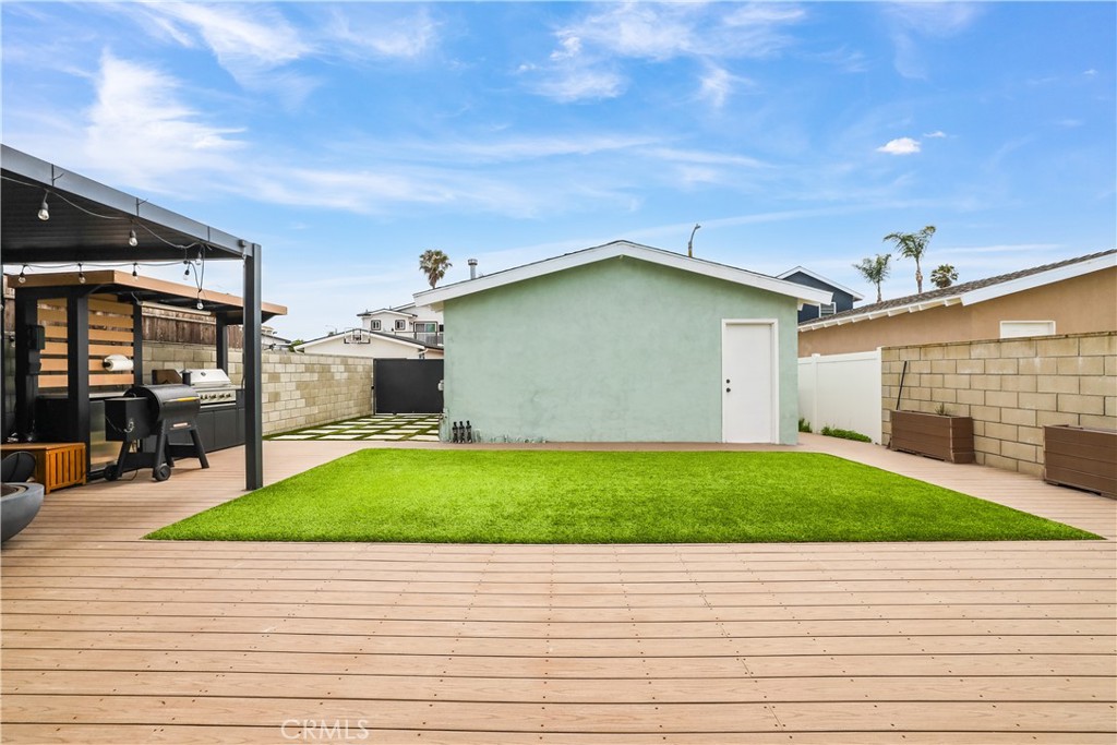 8462 Hillhead Drive