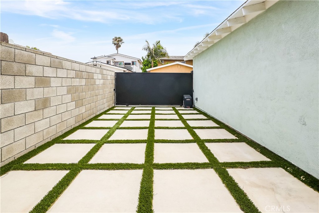 8462 Hillhead Drive