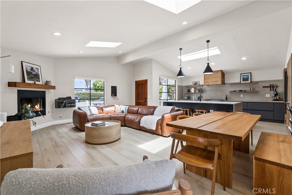 8462 Hillhead Drive