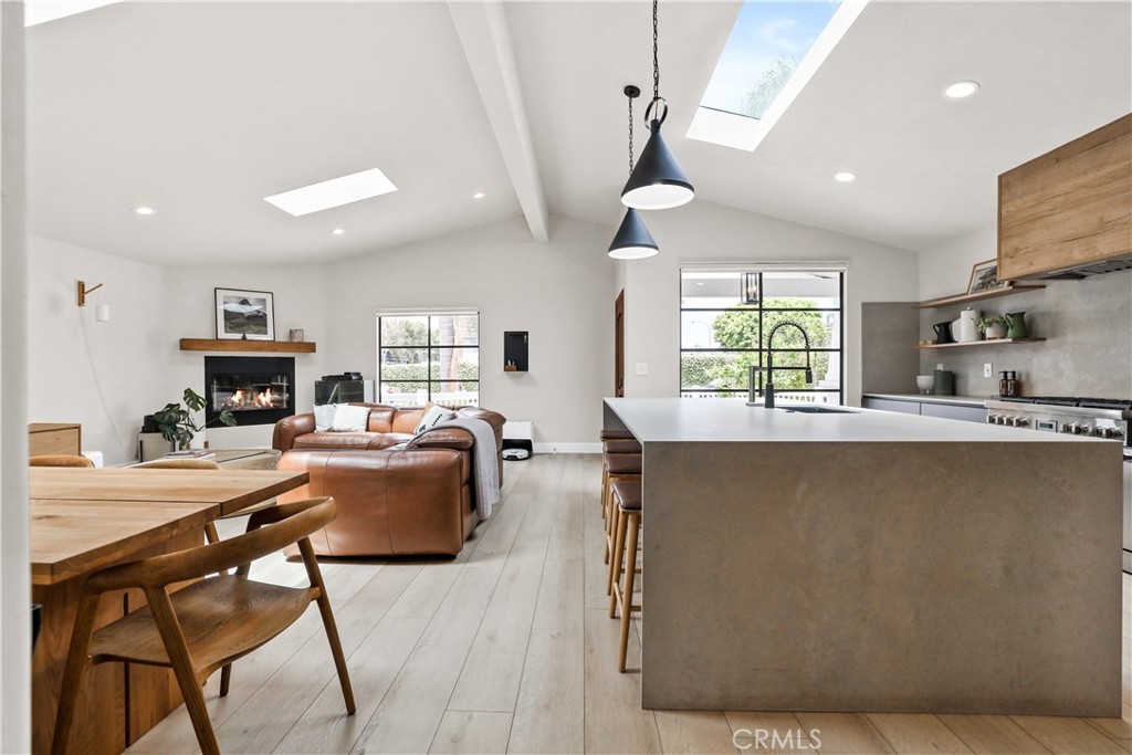 8462 Hillhead Drive