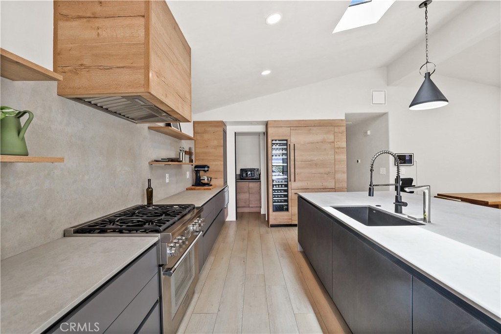 8462 Hillhead Drive