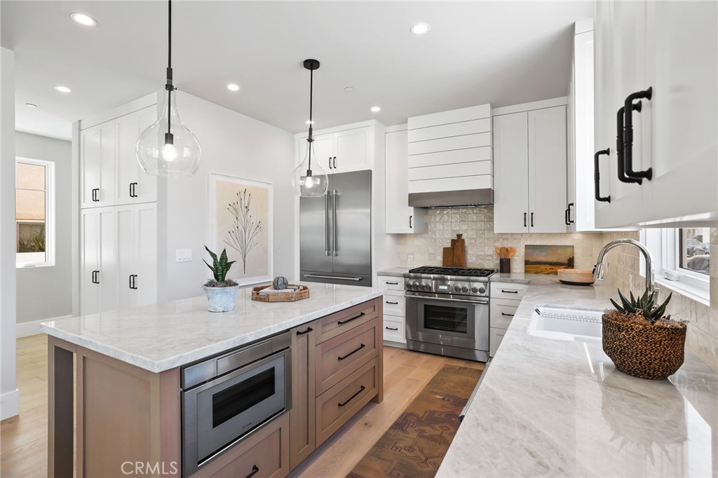 825 W Bay Avenue A