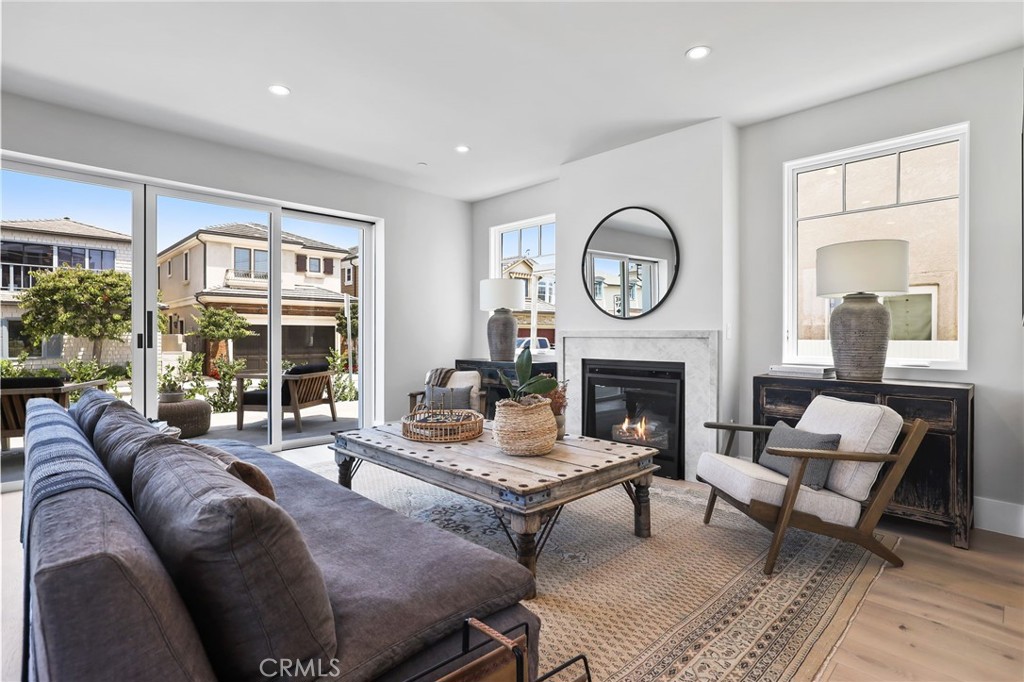 825 W Bay Avenue A