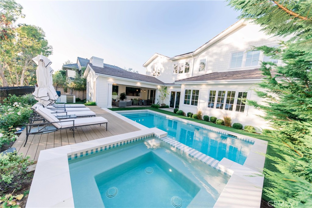 1707 Newport Hills Drive W