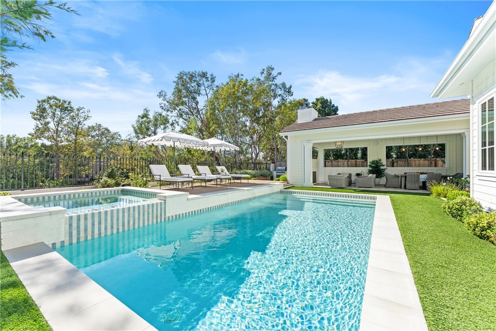 1707 Newport Hills Drive W