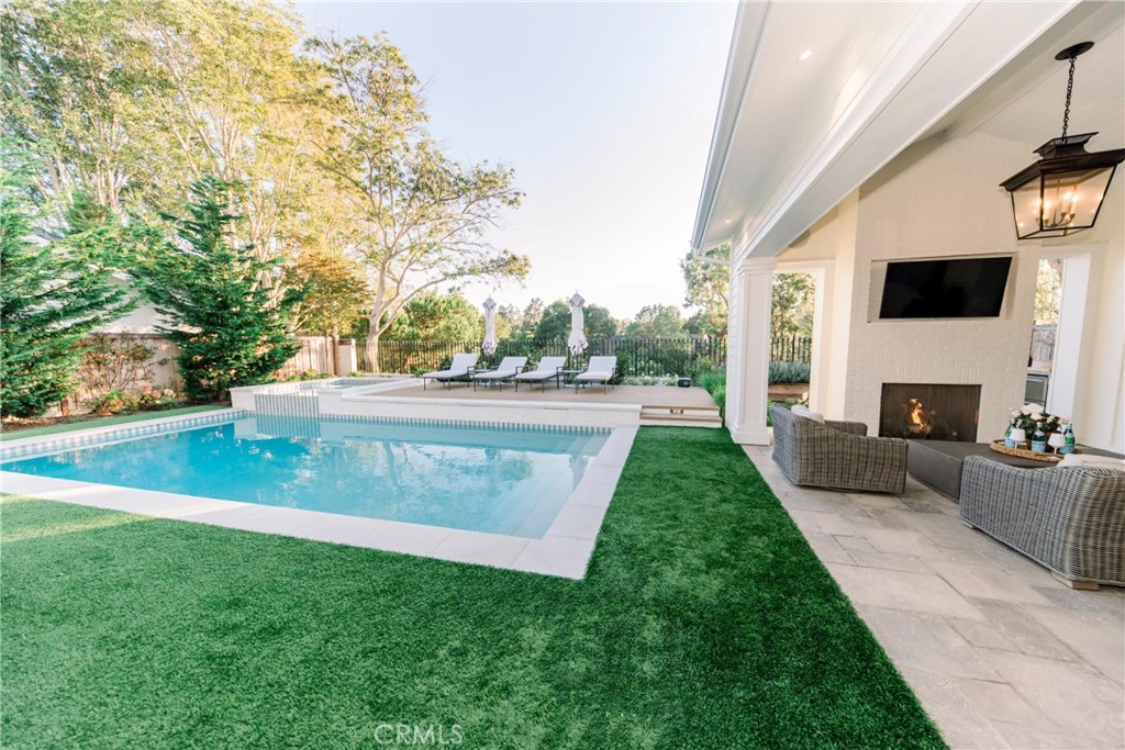1707 Newport Hills Drive W
