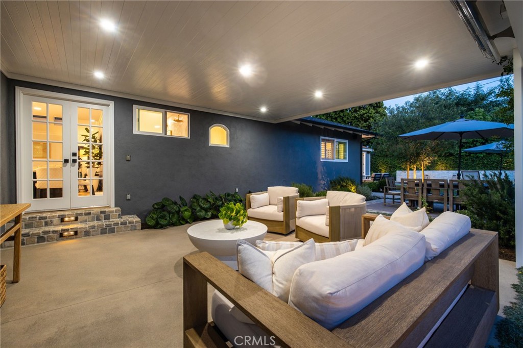 2042 Aliso Avenue W