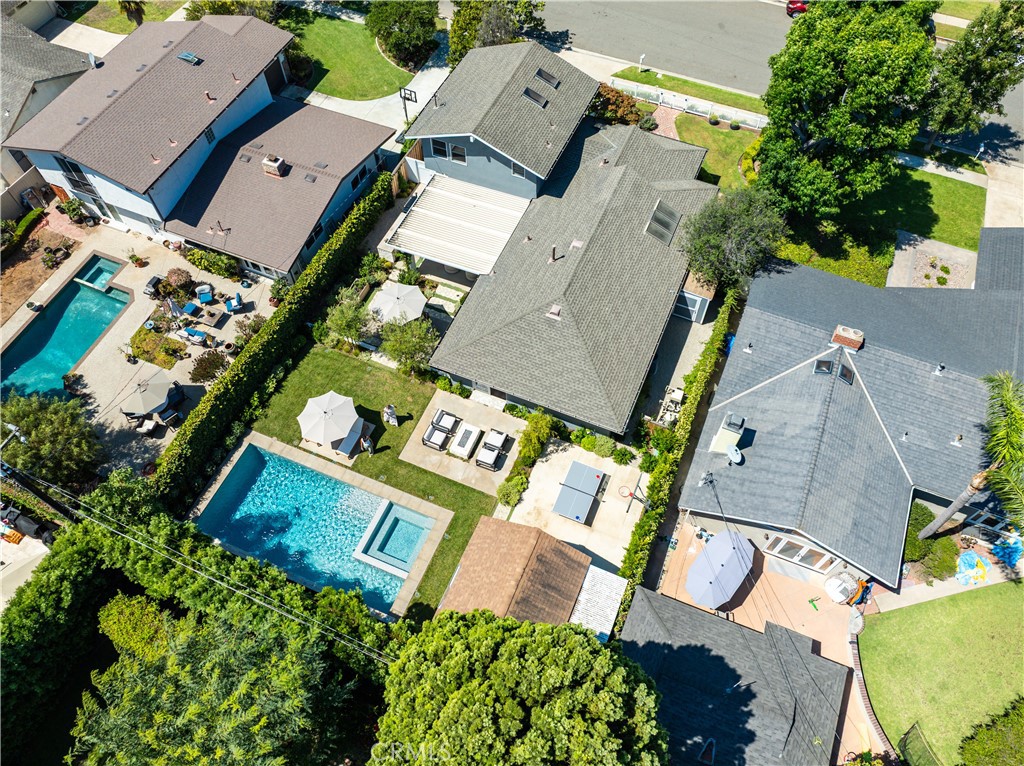 2042 Aliso Avenue W