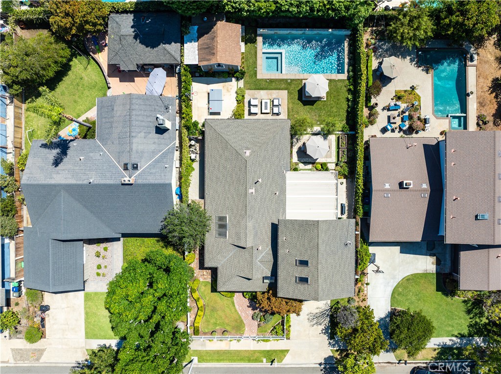 2042 Aliso Avenue W