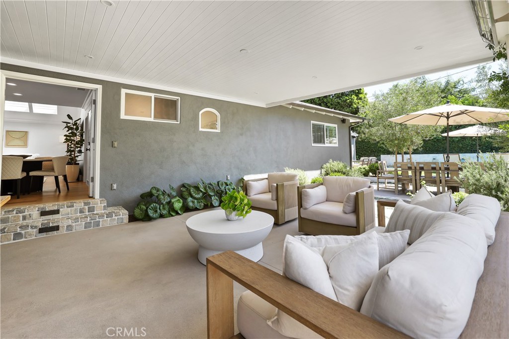 2042 Aliso Avenue W