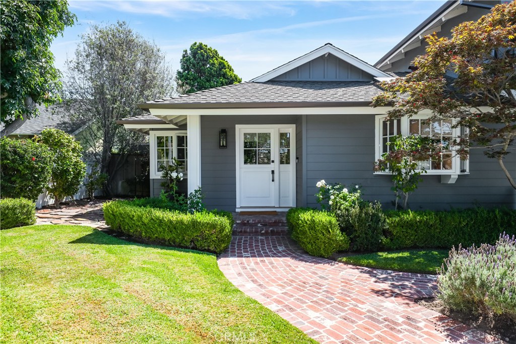 2042 Aliso Avenue W
