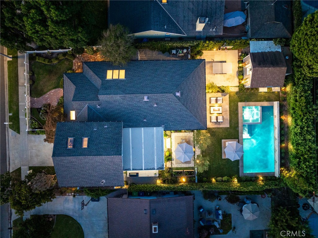 2042 Aliso Avenue W