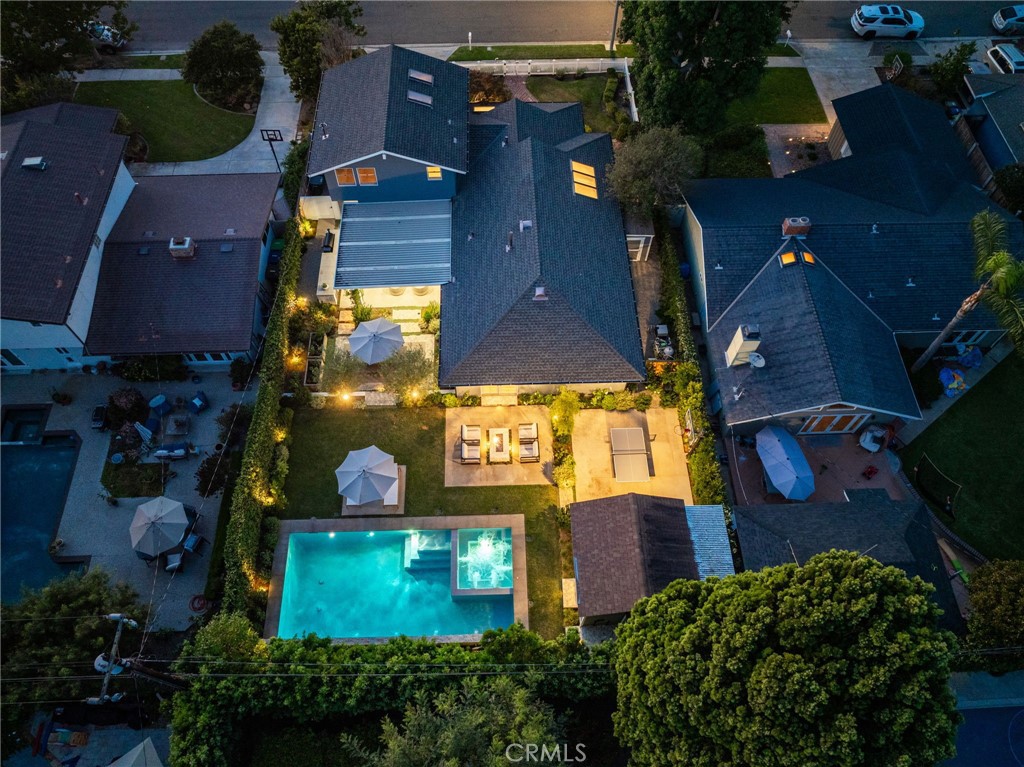 2042 Aliso Avenue W
