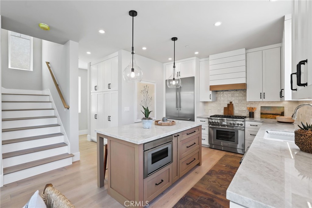 825 W Bay Avenue A