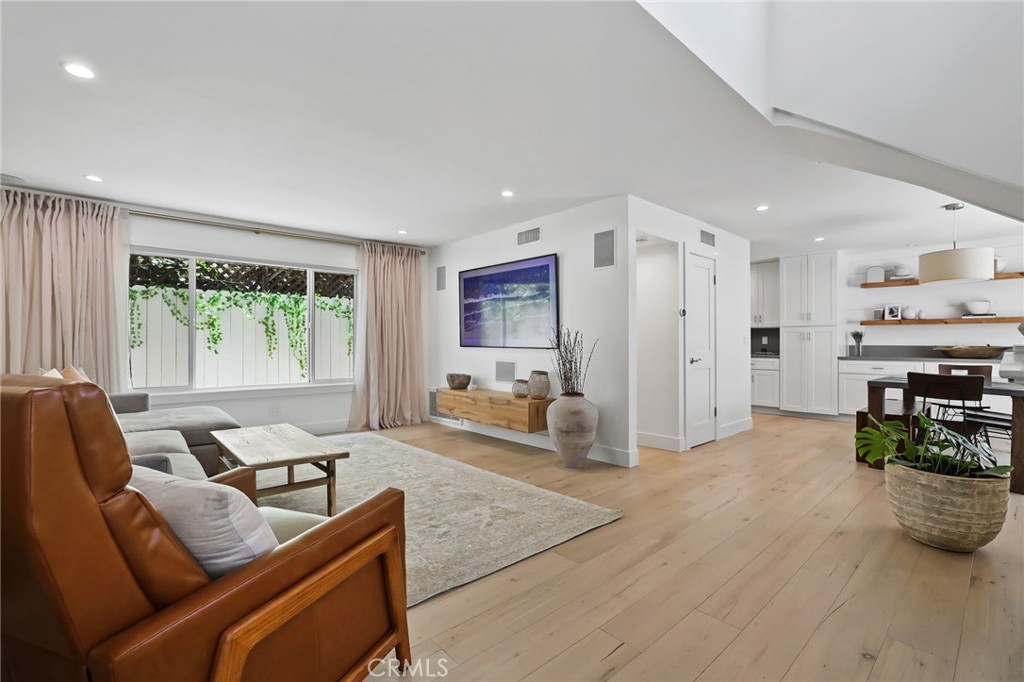 511 1/2 Fernleaf Avenue