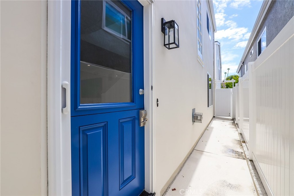 511 1/2 Fernleaf Avenue