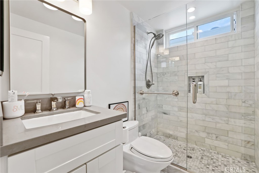 511 1/2 Fernleaf Avenue